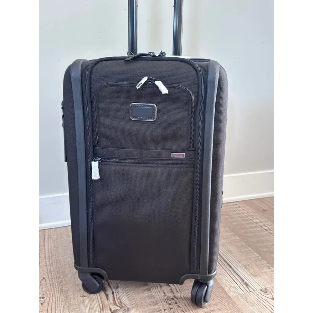 Tumi Black Upright Carry-On Spinner with Front Pockets Dual Access 4 Wheeled 🏖️